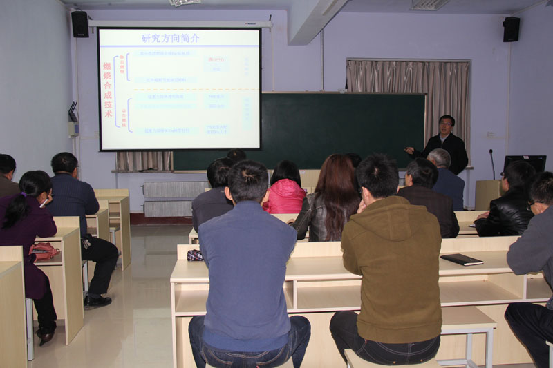 李江涛研究员应邀来我校讲学