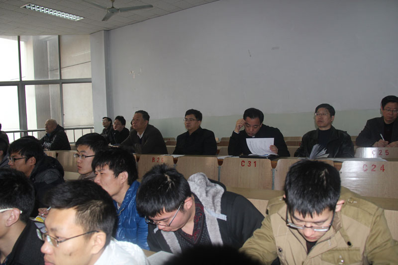 学校党委副书记董新胜深入机电学院课堂听课